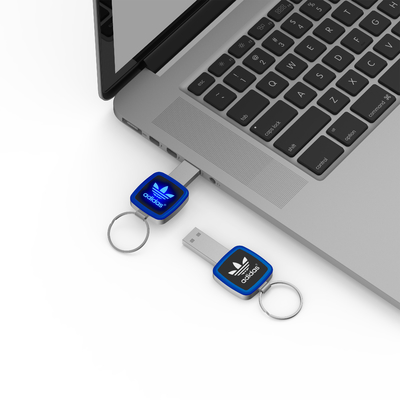 Disco flash USB colorido con puertos USB 2.0 y USB 3.0
