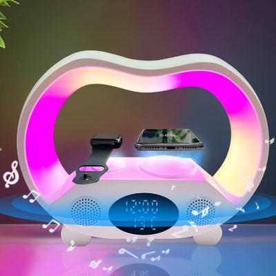 Altavoz de carga rápida de 15W Cargador inalámbrico con luces de colores y material ABS Bluetooth