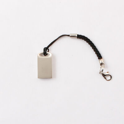 El USB del metal con el logotipo del laser de memoria USB del metal del llavero sigue diseño modificado para requisitos particulares