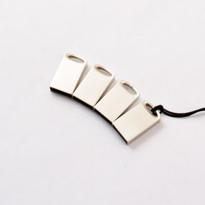 El USB del metal con el logotipo del laser de memoria USB del metal del llavero sigue diseño modificado para requisitos particulares