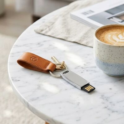 Impresión de logotipo o unidades flash USB láser hechas por soporte de material plástico Soluciones de almacenamiento de datos ligeras hechas a medida