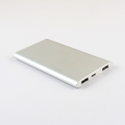 Grabado de LOGO Metal Portable Power Bank 5000MAH con la disipación de calor optimizada