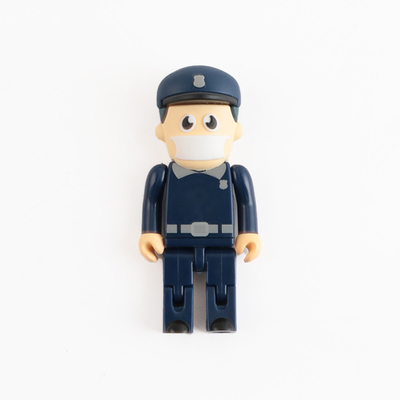 La gente forma el palillo rápido de memoria USB con la cabeza abierta del molde del PVC