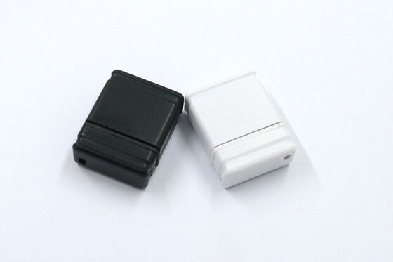 El material de la unidad flash MINI USB es una unidad flash USB de plástico con USB 2.0 de lectura rápida y transferencia de datos.