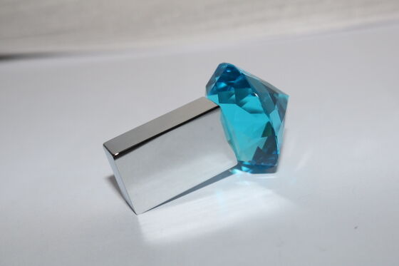 Diamante USB Flash Drive es bueno para regalo de la dama con joyería USB Flash Drive también puede láser logotipo en metal personalizado hecho logotipo de USB y caja